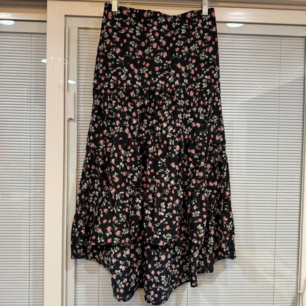 Boho SimpleFun Black Floral Tiered High-Low Maxi Skirt Elastic Waist Size M NWT